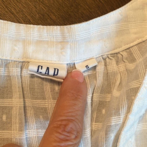 Gap S/ Shirt - Small - Picture 2 of 4